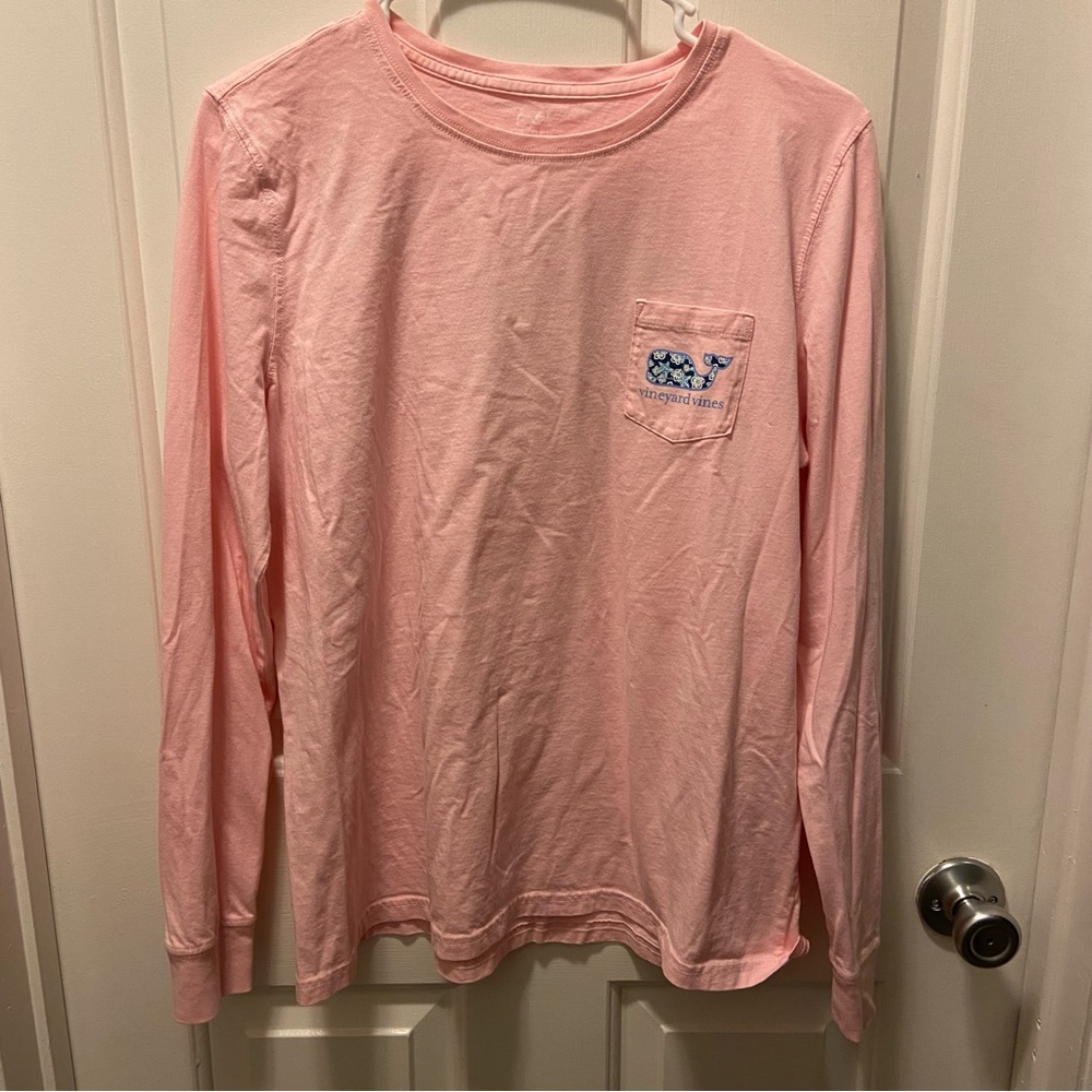 Vineyard Vines long sleeved pink t-shirt girl’s large front pocket 100% cotton